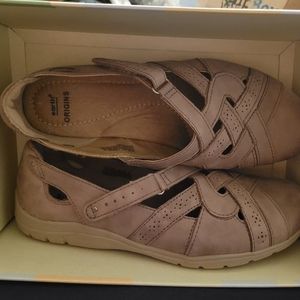 NWB Earth Origins Slip on Rapid Teddy  comfortable leather sandals women size 8W